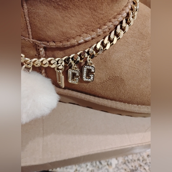 Brand new UGGS 💖 - Picture 5 of 5